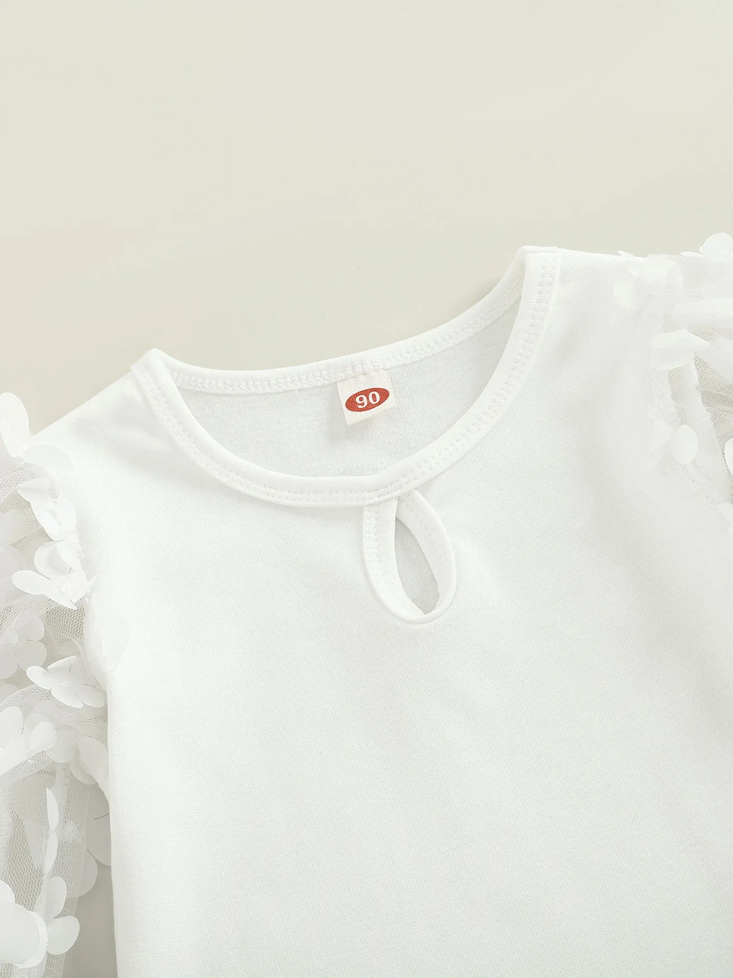 Комплект из 2 шт. рубашки в стиле пэчворк с цветочным рисунком для маленьких девочек и расклешенных джинсовых брюк с пышными рукавами и жемчужными деталями-кисточками