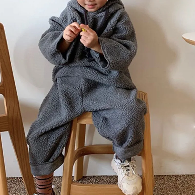 Осень-зима 2023, новая детская одежда для мальчиков и девочек, модные теплые свободные повседневные Корейские однотонные лаконичные топы и брюки