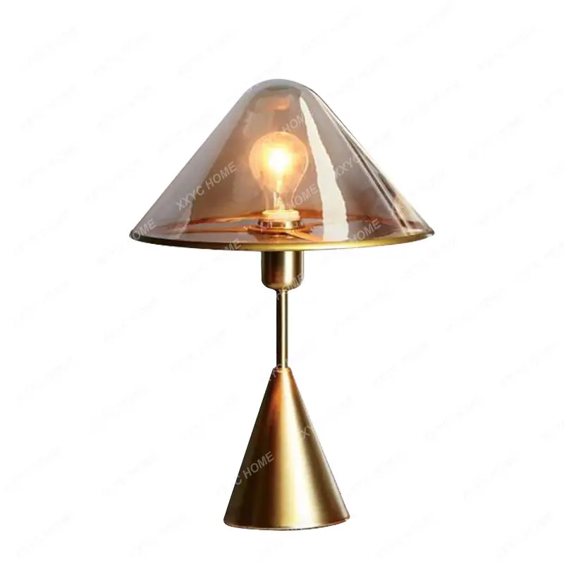 Стеклянная креативная настольная лампа для спальни в отеле, постмодернистское, слегка роскошное оформление, настольная лампа